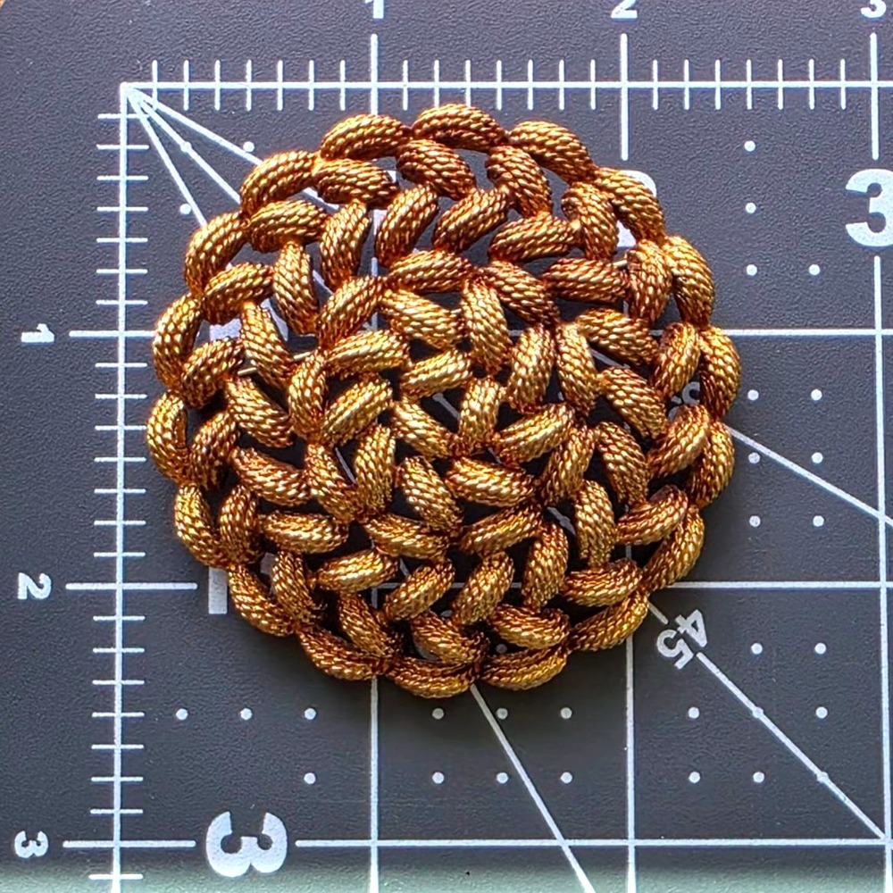 Vintage‎ Monet Round Gold Tone Textured Brooch Pin - Picture 5 of 5